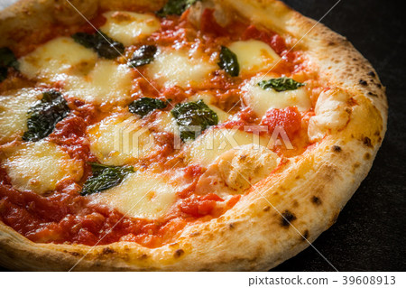 Homemade pizza Italian home-made pizza 39608913