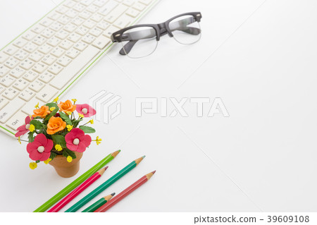 Color pencil and keyboard and flower pot Color pencil and keyboard and flower pot 39609108