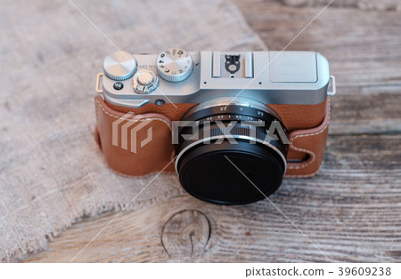 mirrorless camera in vintage style on wooden table 39609238