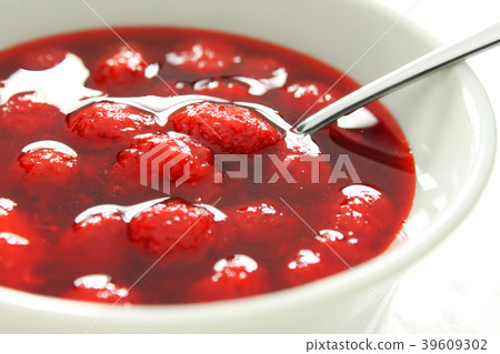 Homemade salmon sauce 39609302