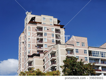 Top of many-storied building Top of many-storied building 39609881