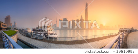 Sunrise view of Shanghai skyline with sunshine Sunrise view of Shanghai skyline with sunshine 39610992
