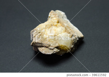 Calcite 39611592