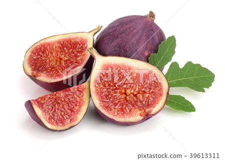 fig fruits with leaves isolated on white 39613311