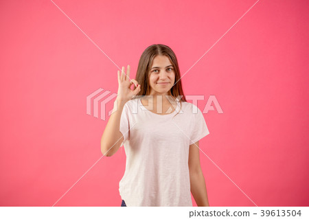 good-looking model with green eyes showing the 39613504