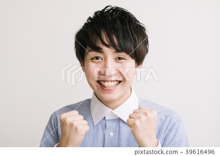 A young businessman who plays guts pose A young businessman who plays guts pose 39616496