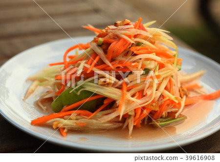 spicy papaya salad traditional thai dish served with fork spicy papaya salad traditional thai dish served with fork 39616908