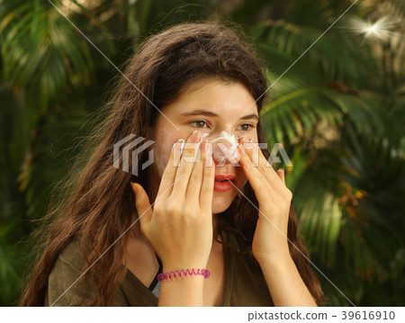 teenager girl using sun protecion cream on face close up photo teenager girl using sun protecion cream on face close up photo 39616910