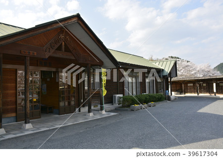 農村車站（JR西日本天神新站田地站）的春天的風景 39617304