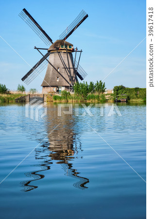 Windmills at Kinderdijk in Holland. Netherlands Windmills at Kinderdijk in Holland. Netherlands 39617418