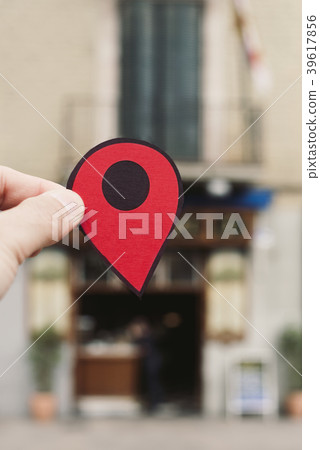 man with a red marker in front of a store 39617856