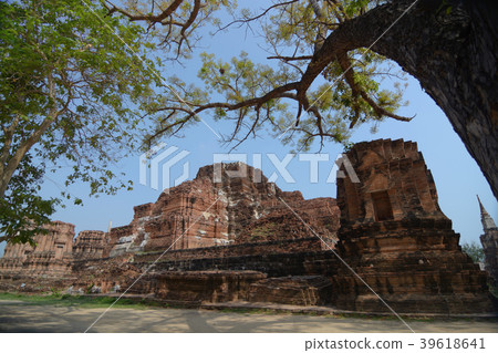Historic architecture of Wat Phra Mahathat Historic architecture of Wat Phra Mahathat 39618641