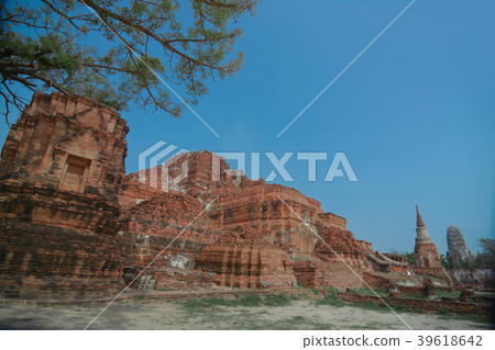 Historic architecture of Wat Phra Mahathat 39618642