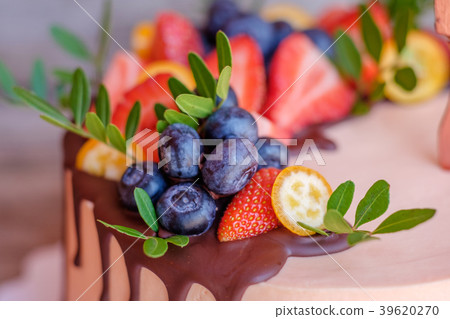 homemade cake with cheese cream and strawberries homemade cake with cheese cream and strawberries 39620270