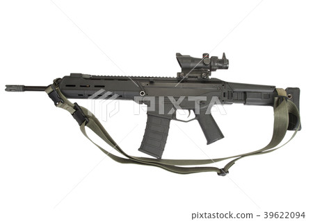 Modern assault rifle isolated 39622094