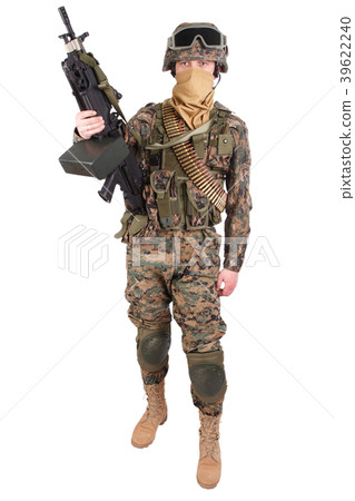 US MARINES with M249 machine gun US MARINES with M249 machine gun 39622240
