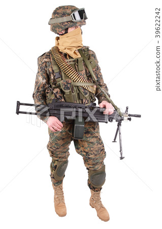 US MARINES with M249 machine gun US MARINES with M249 machine gun 39622242
