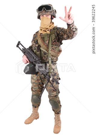 US MARINES with M249 machine gun US MARINES with M249 machine gun 39622245