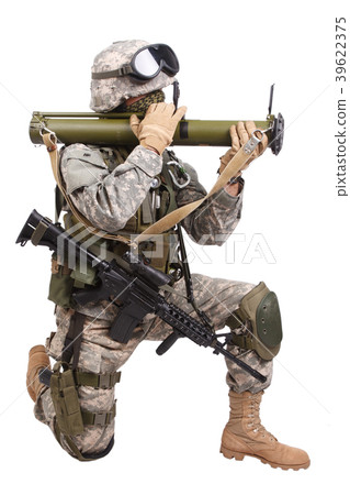 US soldier with anti-tank rocket launcher on white background US soldier with anti-tank rocket launcher on white background 39622375