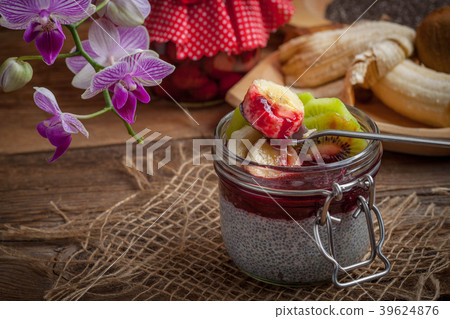 Chia seed pudding with fruit. 39624876