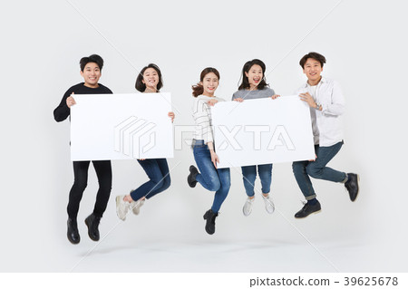 Friends, jumping, college students Friends, jumping, college students 39625678