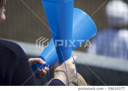 Baseball cheering 39626377