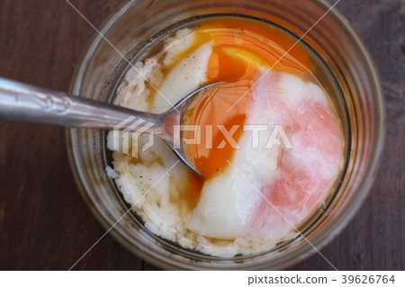Healthy soft-boiled eggs 39626764