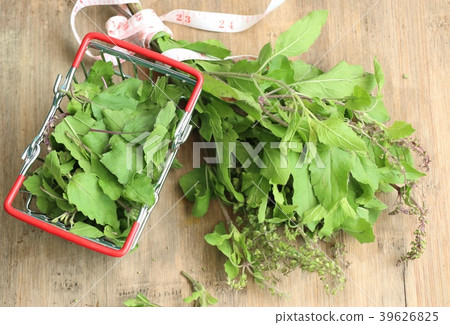Herb fresh basil vegetables Herb fresh basil vegetables 39626825