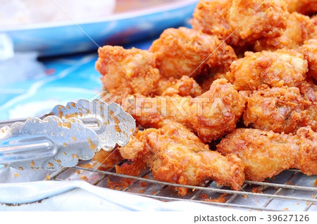 Fried chicken at the market 39627126