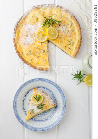 Lemon tart with rosemary 39628261