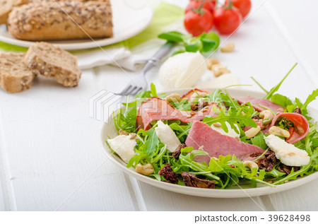 Arugula salad with meat and mozzarella 39628498