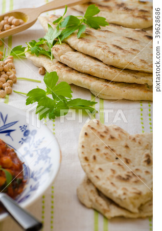 Lebanese bread, pita bread 39628686