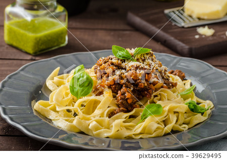Fettuccine with Bolognese sauce Fettuccine with Bolognese sauce 39629495