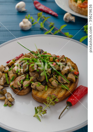 Bruschetta 2 kinds - classic and mushrooms 39629636