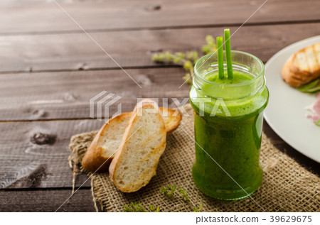 Herby smoothie 39629675