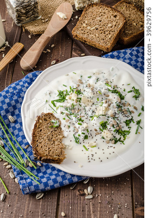 Homemade yogurt dip with blue cheese and chives 39629756