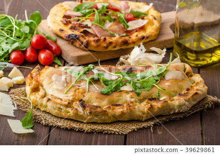 Calzone pizza Calzone pizza 39629861