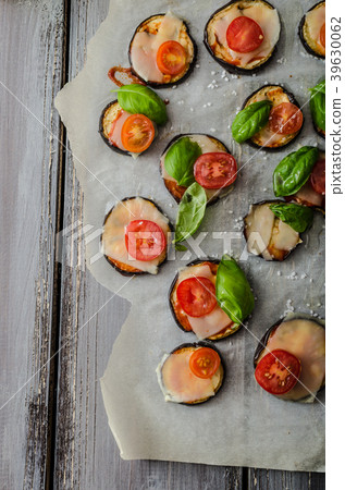Vegetable mini pizza Vegetable mini pizza 39630062