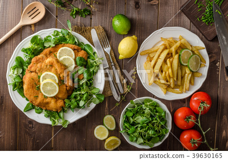 German schnitzel 39630165