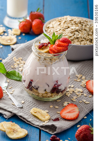 Domestic strawberry yogurt 39630166