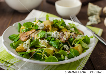 Fresh salad with vegetable and blue cheese Fresh salad with vegetable and blue cheese 39630629