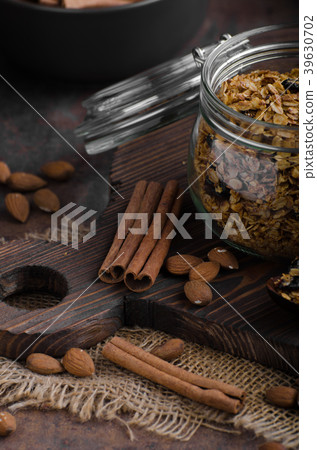 Baked granola with berries 39630702