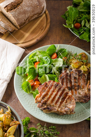 Grilled pork chops Grilled pork chops 39630819
