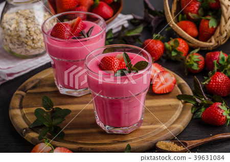 Strawberries puddink photo Strawberries puddink photo 39631084