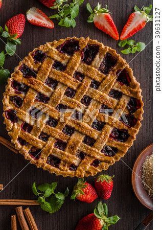 Berries rustic tart Berries rustic tart 39631127