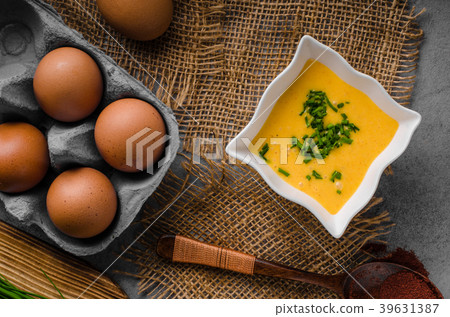 Hollandaise sauce product photo Hollandaise sauce product photo 39631387