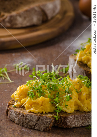 Scrambled eggs, wholegrain bread Scrambled eggs, wholegrain bread 39631465