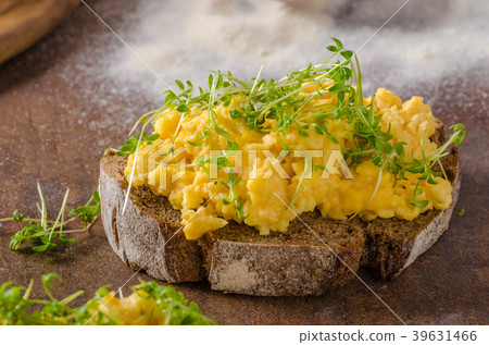 Scrambled eggs, wholegrain bread Scrambled eggs, wholegrain bread 39631466