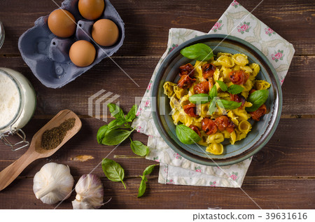 Tortellini with roasted vegetable and herbs 39631616