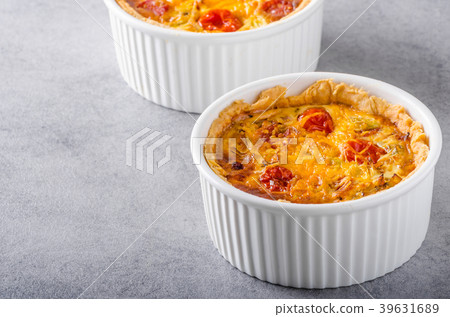Mini quiche with sausage 39631689